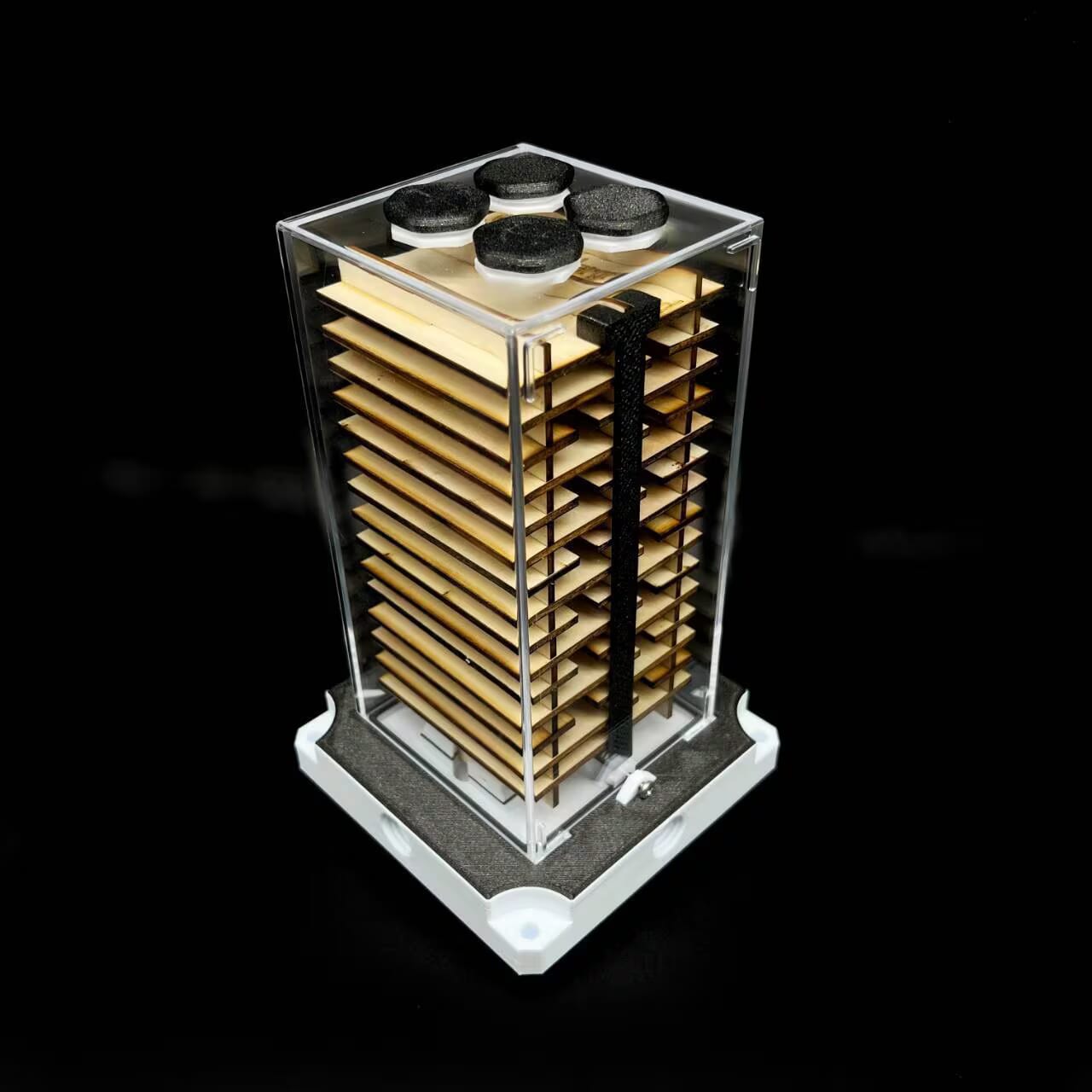 横置きリンクスv2木製タワーの木製巣層と上部の通気キャップ