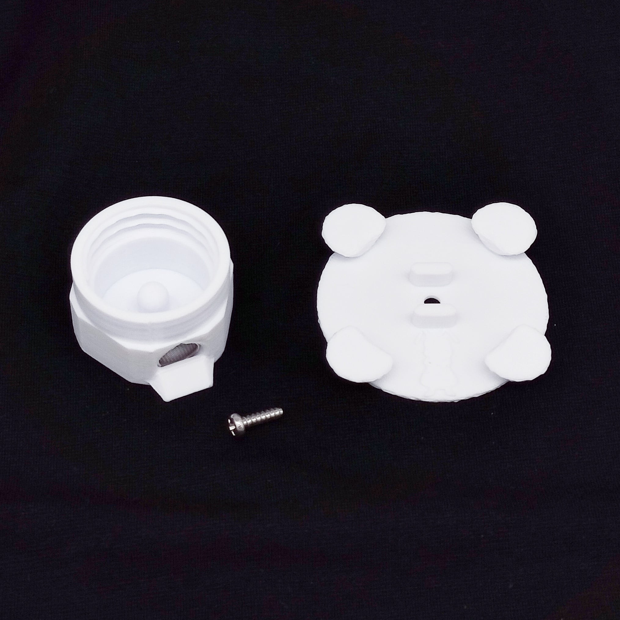 大型種向けPB給水器のキャップと脚パーツ